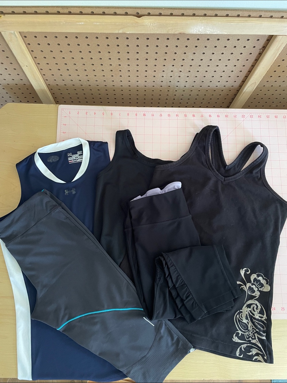 STACK of 5 Pieces of Activewear Leggings + Tops Sz S M MPG UA